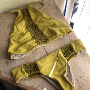 Acacia m bottoms s top great condition